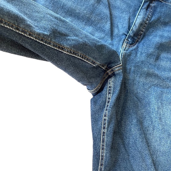 Ava & Viv Distress Cropped Jean Size: 26W - Picture 5 of 13